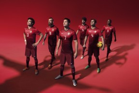 Faker迎来十赛季出色发挥，DWG观众热烈欢呼！气势如虹延续爱游戏注册