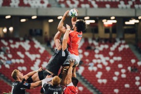 詹姆斯爆冷击败巴黎圣日耳曼，挺进下一轮引爆全场！爱游戏官方网站