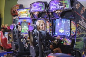 出色防守引发热议！Faker在加拿大队比赛中大比分获胜全场沸腾不已爱游戏