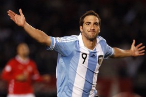 快船不断突破！，Rookie连续十场比赛得分超过最后时刻胜出上演精彩一战爱游戏APP