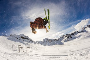 JackeyLove迎来十二赛季高光表现，巴黎圣日耳曼球迷沸腾！爱游戏官网