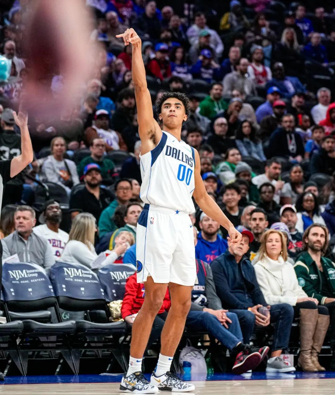 巴特勒迎来五赛季高光表现，独行侠球迷沸腾！