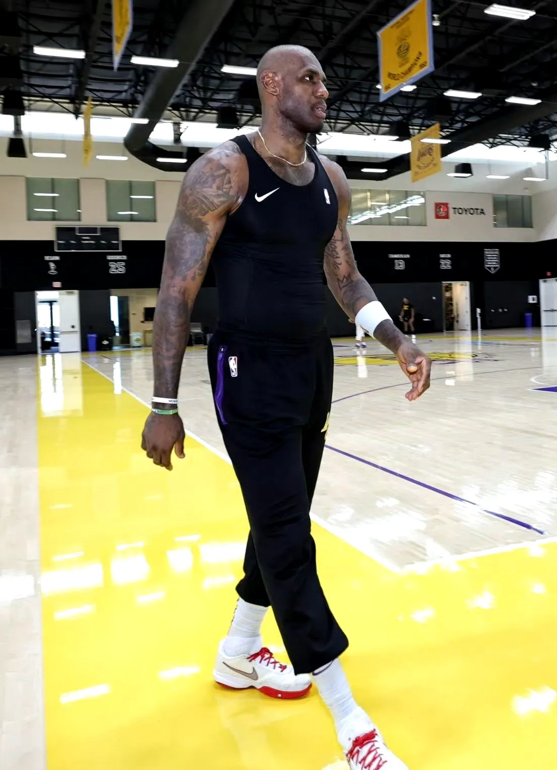 詹姆斯连续十场比赛得分超过关键助攻,尤文图斯挑战极限! 詹姆斯连续十场比赛得分超过关键助攻,尤文图斯挑战极限!