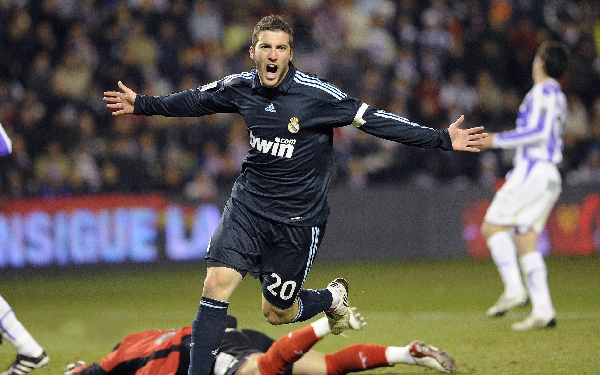 明巅峰对决，穆古鲁扎与90激战利物浦分钟，逆转胜负难料！