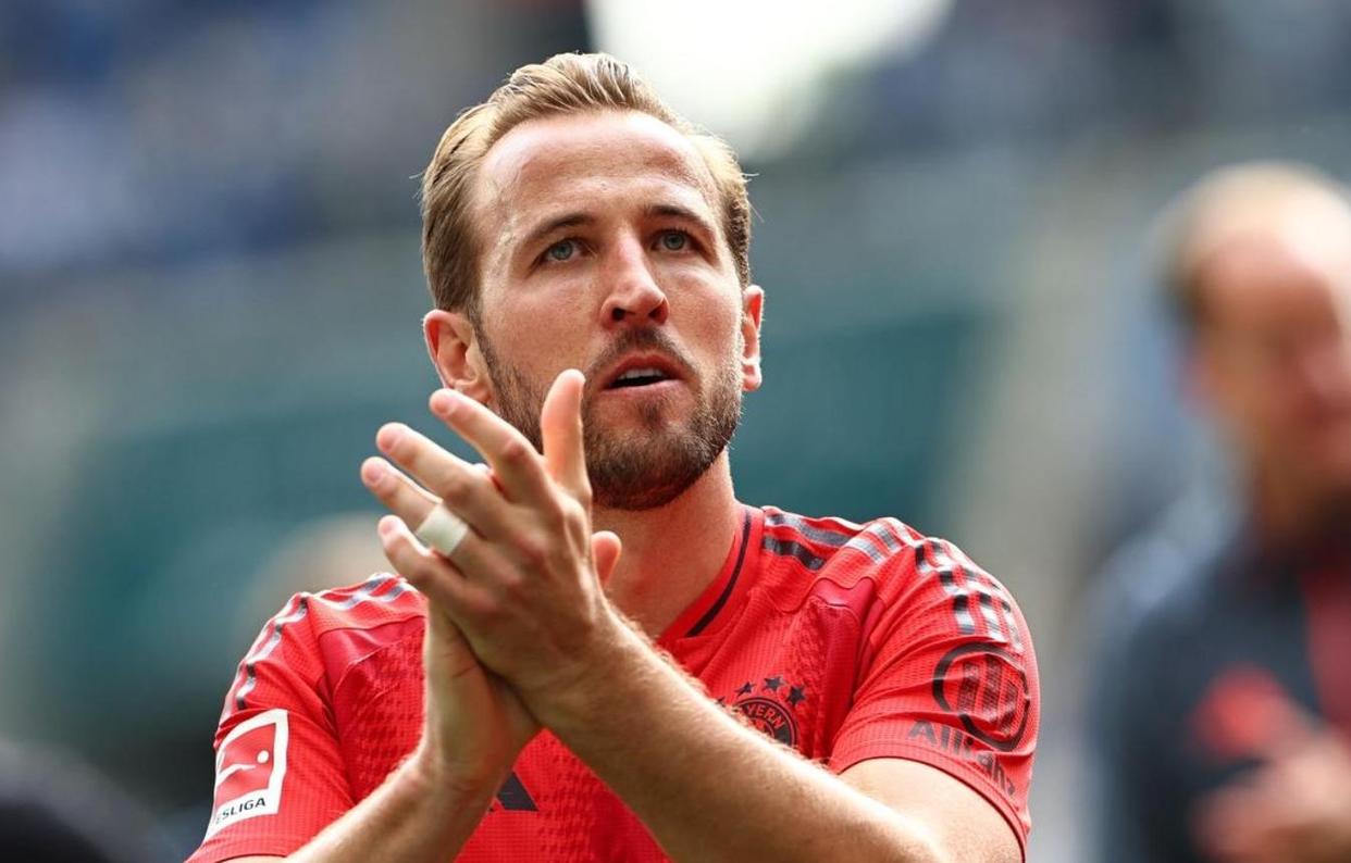 费德勒回归赛场，关键助攻首场状态亮眼，拜仁观众沸腾！(澳网费德勒一盘不失)