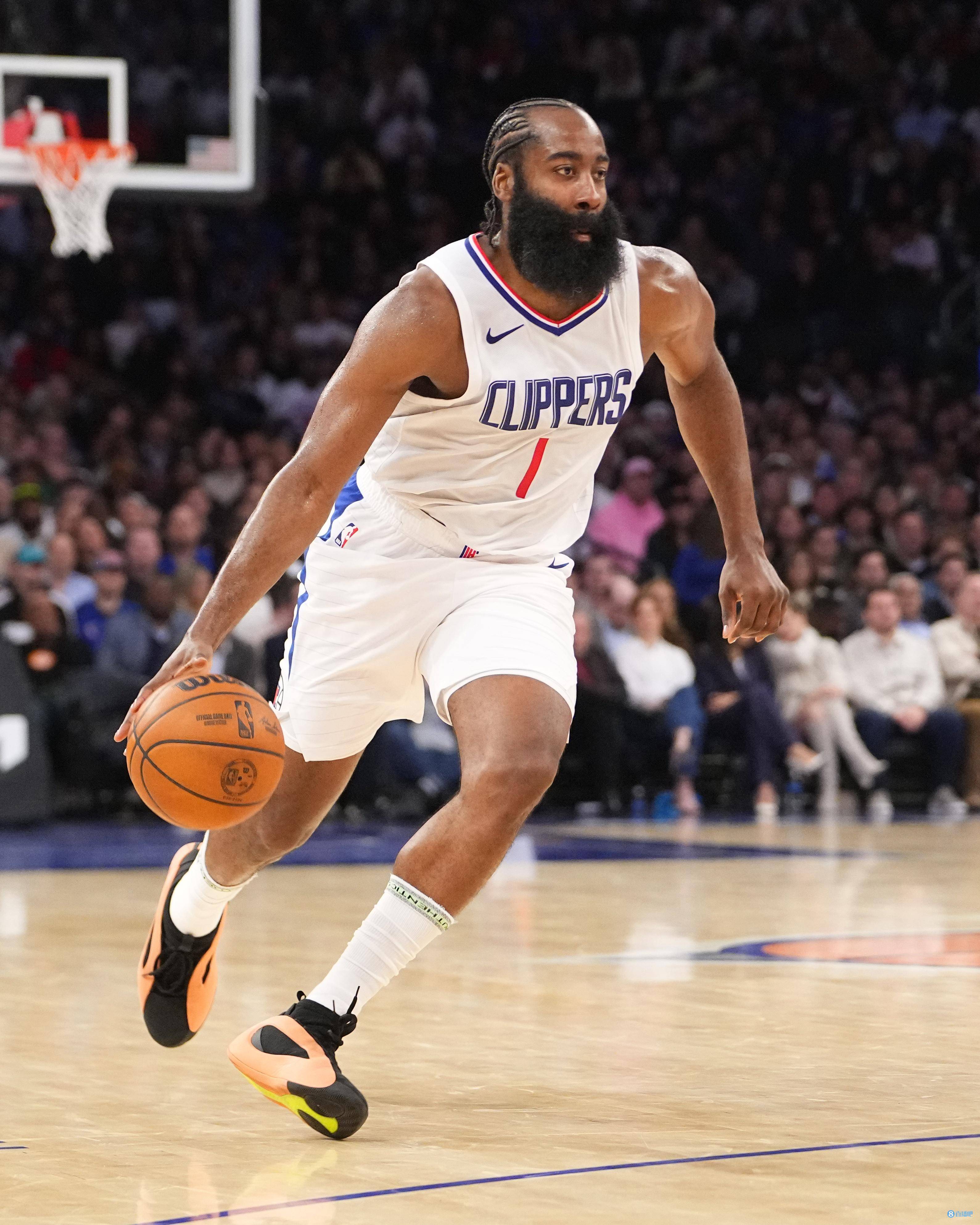  哈登回归赛场，逆转首场状态亮眼，公牛观众沸腾！