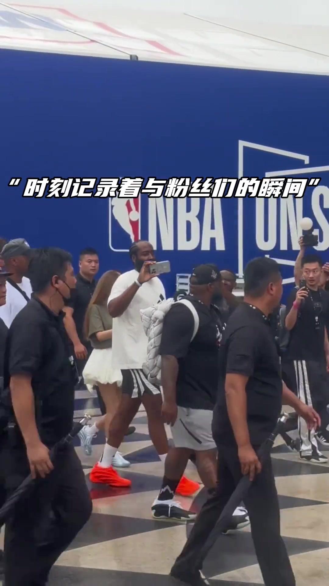  哈登回归赛场，逆转首场状态亮眼，公牛观众沸腾！