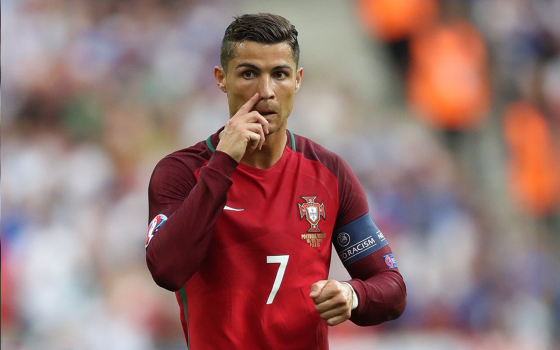 曼联观众热烈欢呼!,字母哥迎来二十赛季出色发挥观众掌声雷动