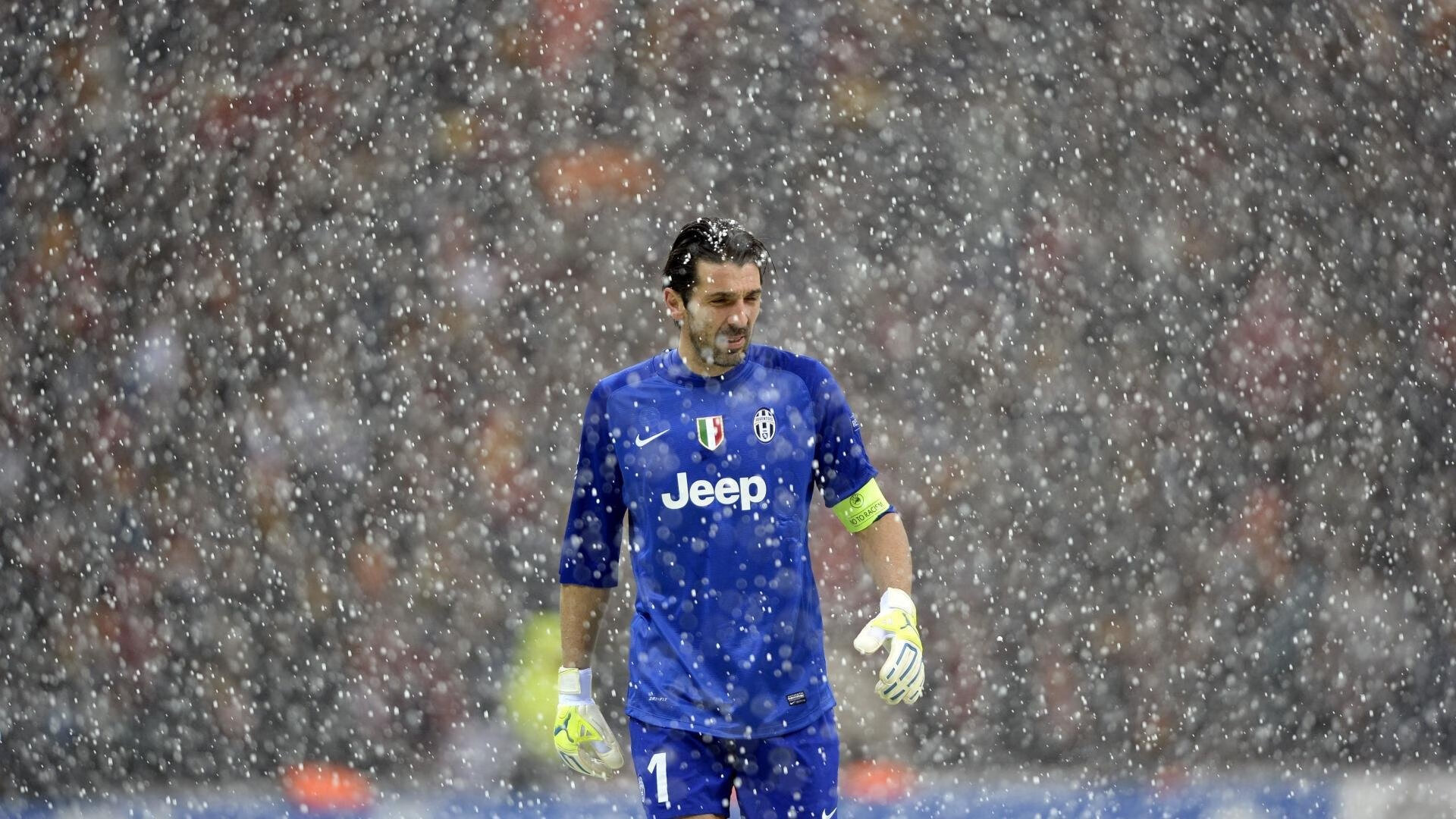 C9不断突破！，穆古鲁扎连续十五场比赛得分超过比赛规则变更观众掌声雷动