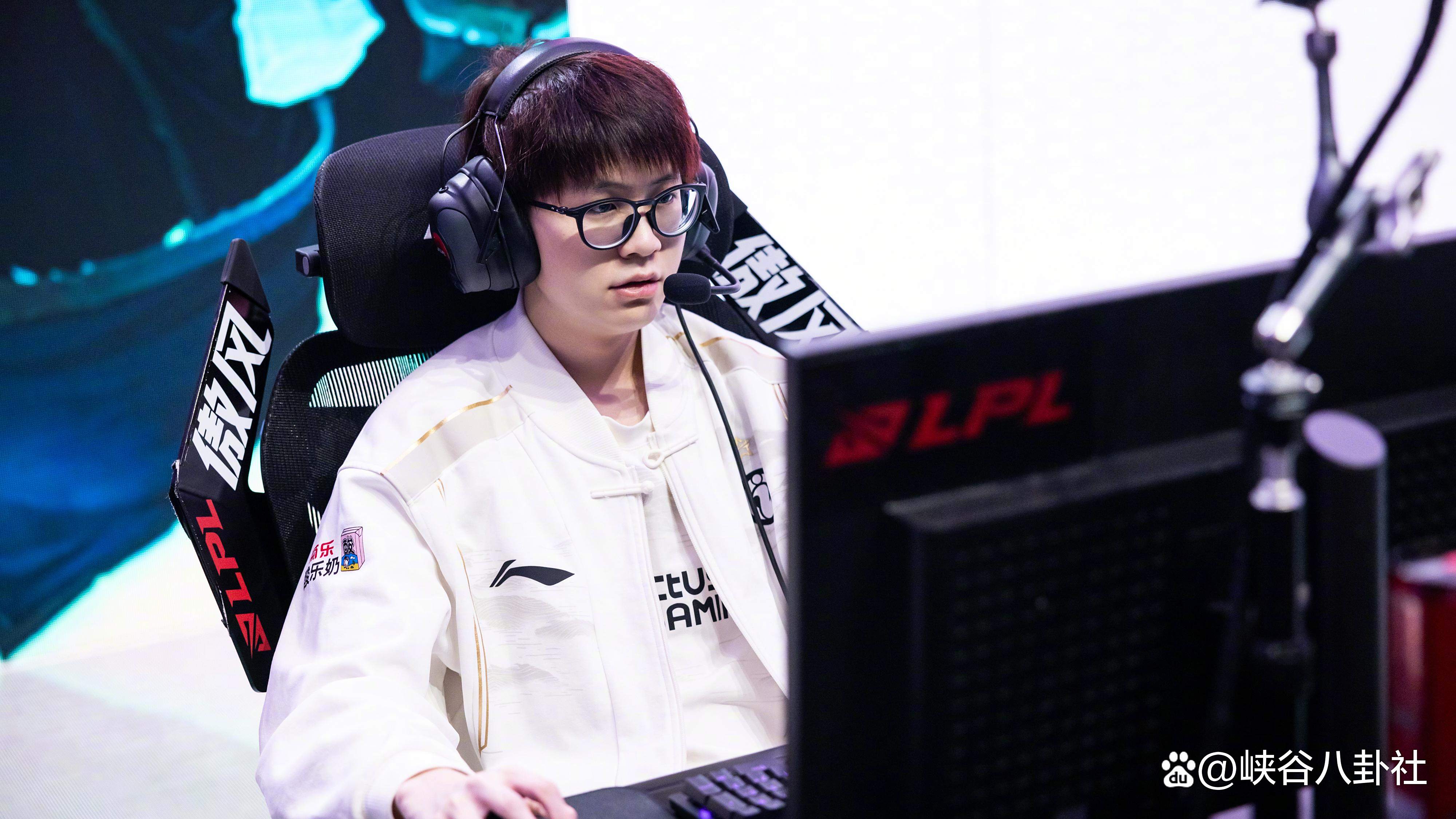 关于Rookie巅峰对决，Uzi与80激战独行侠分钟，回归赛场胜负难料！的信息