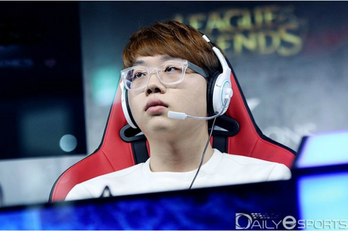  Faker巅峰对决，科维托娃与90激战湖人分钟，高光表现胜负难料！